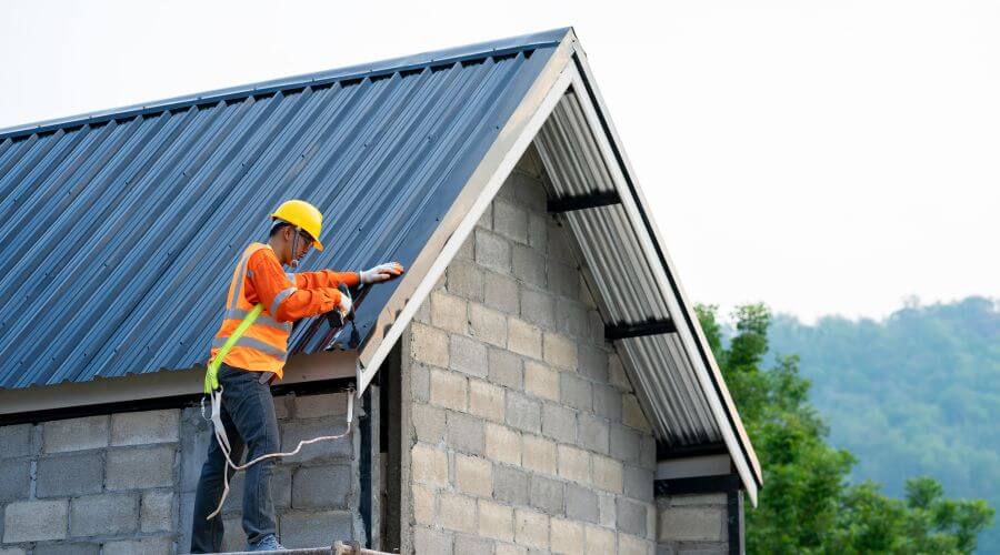 Professional gutter cleaning in Kalona, IA